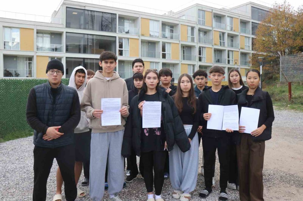 Eğitim İçin 4 Bin 301 Kilometre Yol Kat Ettiler, Şimdi Kapı Önündeler