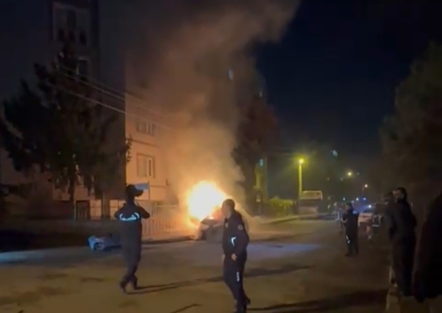 Seyir Halindeki Otomobil Alev Aldı