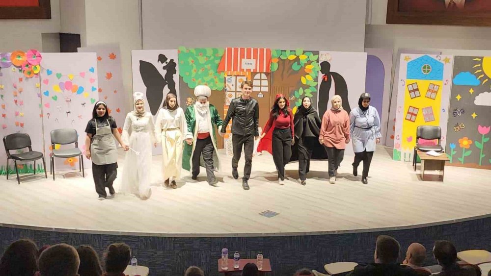 "Bir Dürüstlük Hikâyesi" Adlı Çocuk Tiyatrosu Öğrencilerle Buluştu