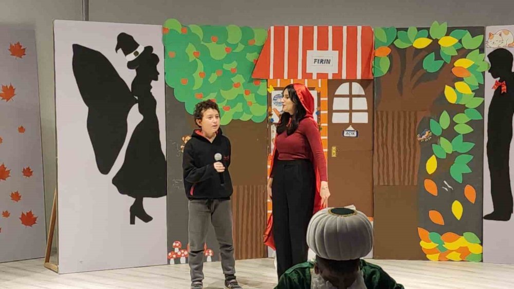 "Bir Dürüstlük Hikâyesi" Adlı Çocuk Tiyatrosu Öğrencilerle Buluştu