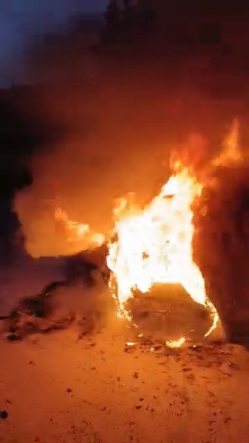 Hareket Halindeki Otomobil Alev Aldı