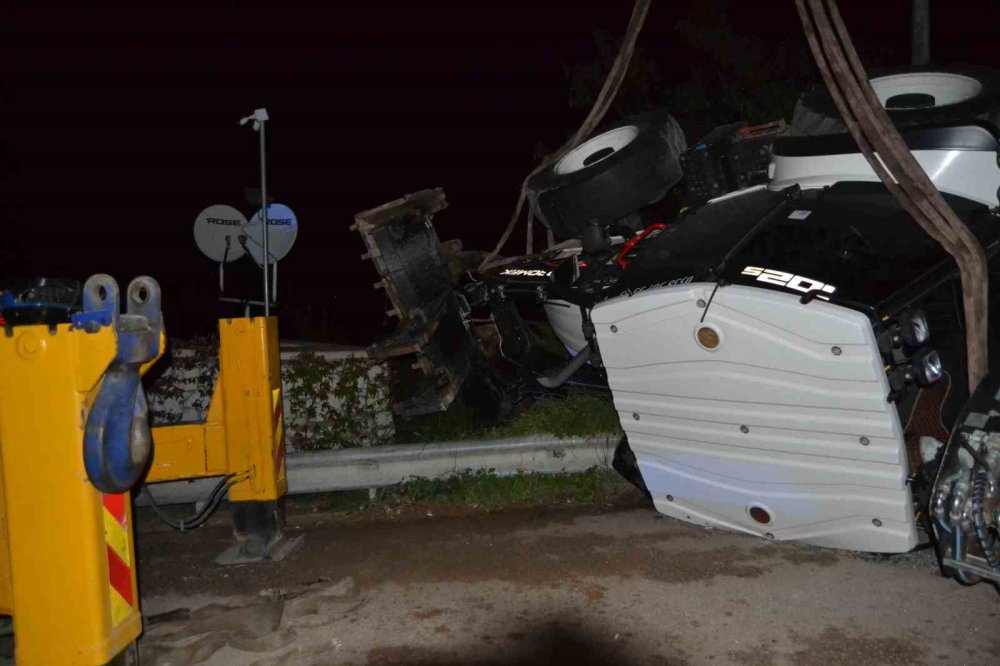 Vinçten Düşen İş Makinesi Paniğe Neden Oldu