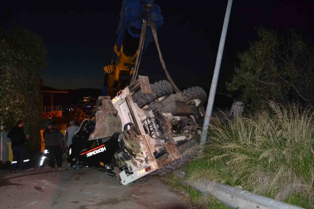 Vinçten Düşen İş Makinesi Paniğe Neden Oldu