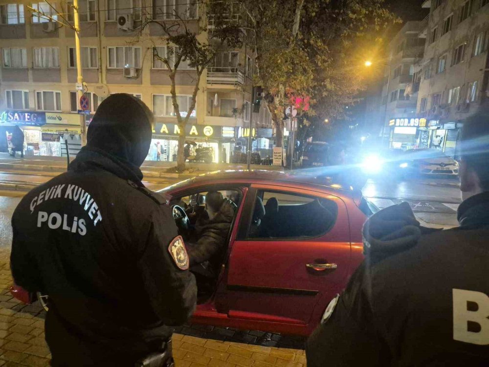 Aranan Şahıslar Yakalandı, Uyuşturucu Madde Ele Geçirildi