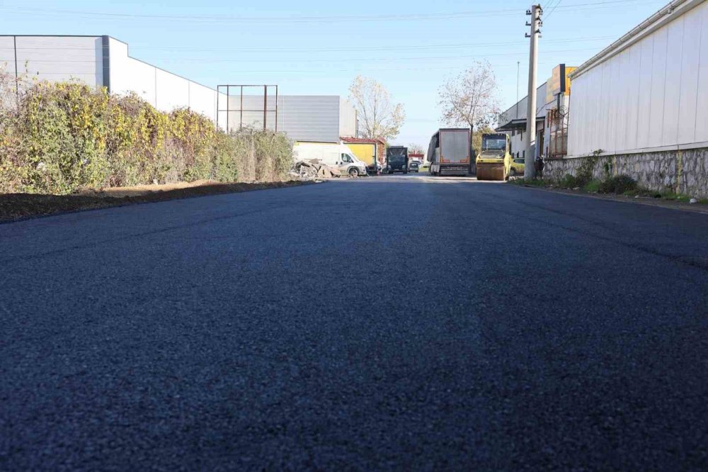 İki Mahallede Asfalt Serim Çalışmaları Sürüyor