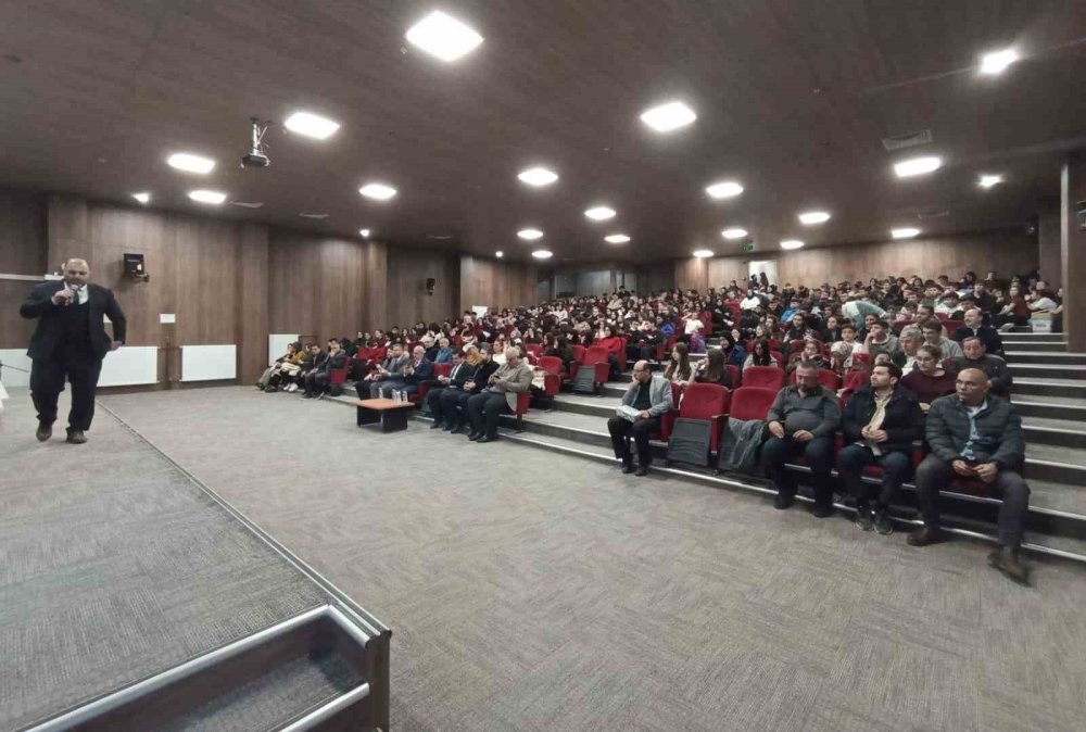 Lise Öğrencilerine "Hz. Peygamber Ve Şahsiyet İnşası" Başlıklı Konferans