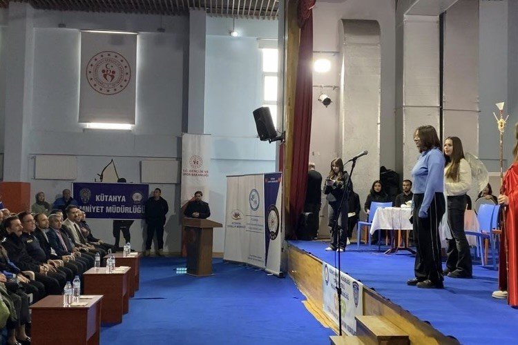 Parlayan Yıldızlar Sahne Aldı