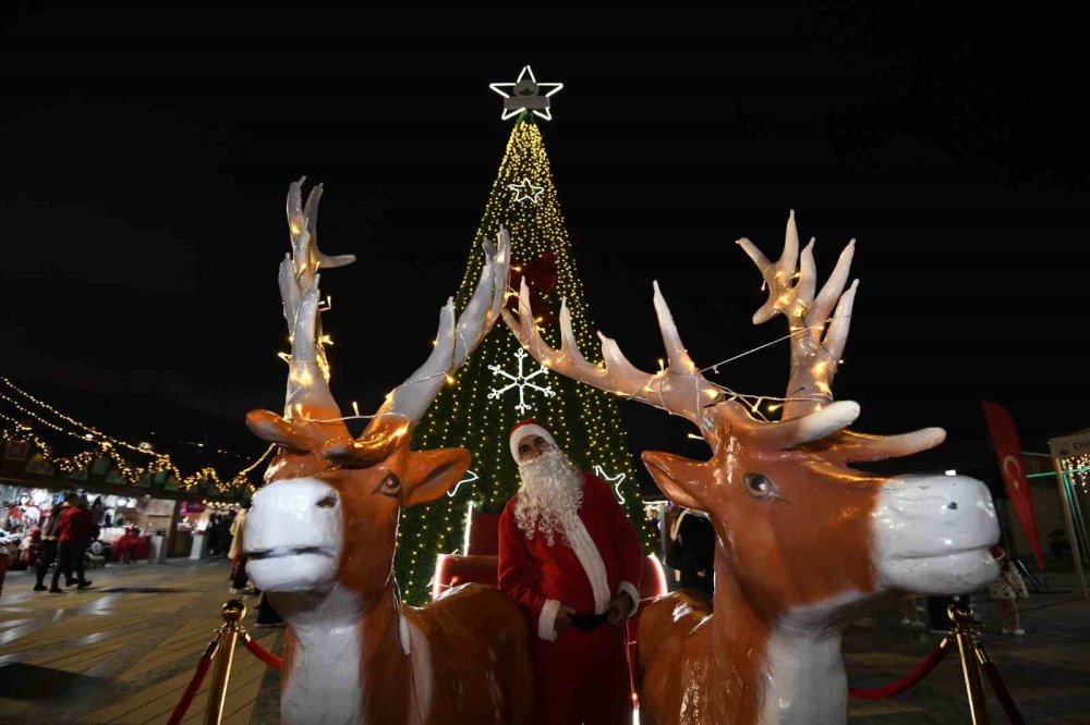 Yeni Yıl Festivali Akşam Saatlerine Renk Kattı