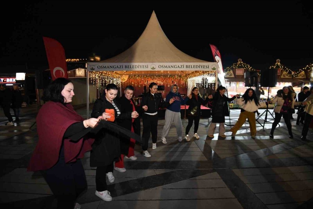 Yeni Yıl Festivali Akşam Saatlerine Renk Kattı