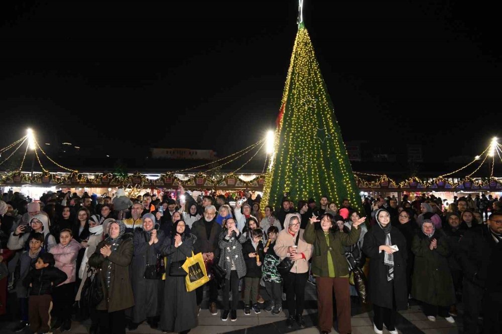 Yeni Yıl Festivali Akşam Saatlerine Renk Kattı