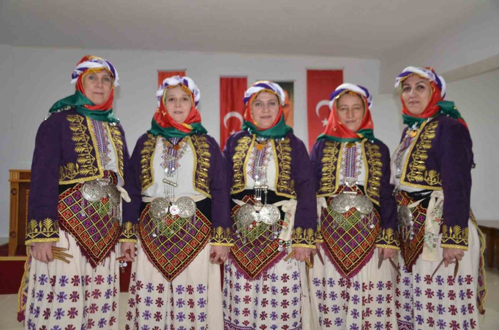 Bilecik’te 45 Yıldır Halk Oyunu Öğretiyor