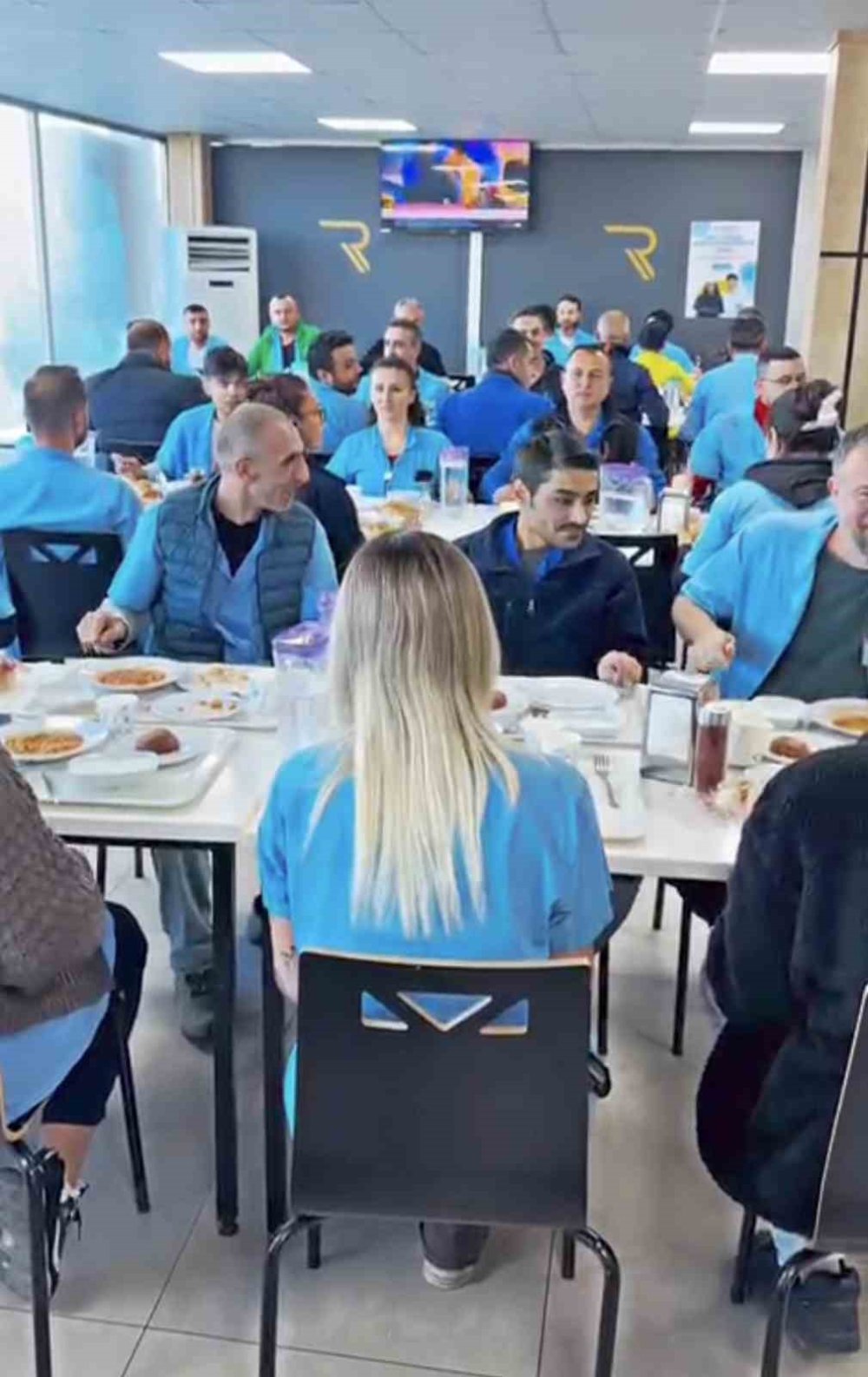 İşçilerden  Zam Teklifine Çatal-kaşıklı Protesto