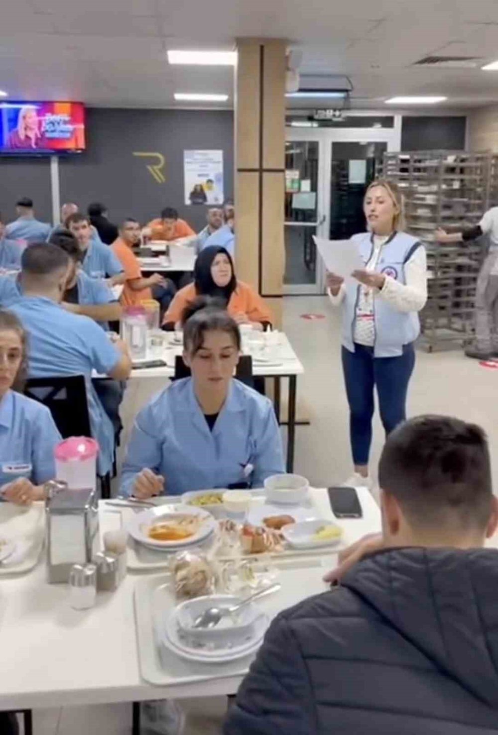 İşçilerden  Zam Teklifine Çatal-kaşıklı Protesto