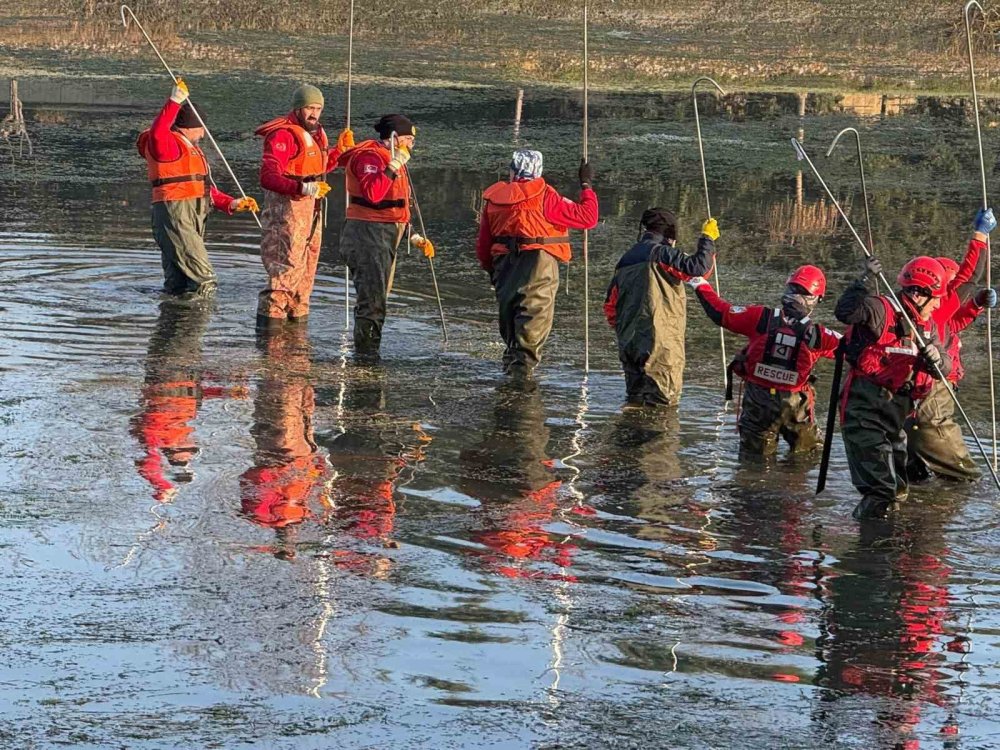 4 Gündür Kayıp Öğretmen İçin Suda Arama Çalışmaları Başlatıldı