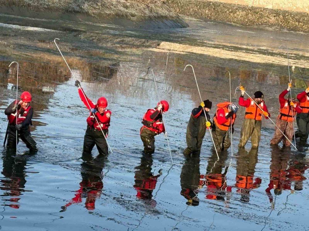 4 Gündür Kayıp Öğretmen İçin Suda Arama Çalışmaları Başlatıldı