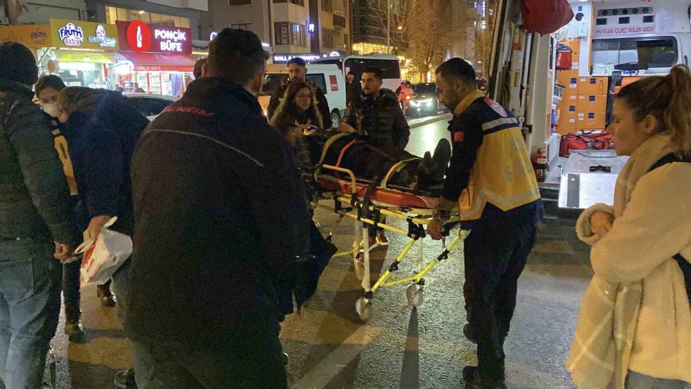 Bastonlu Yaşlı Adama Çarpan Otomobil Sürücüsü Kaçtı