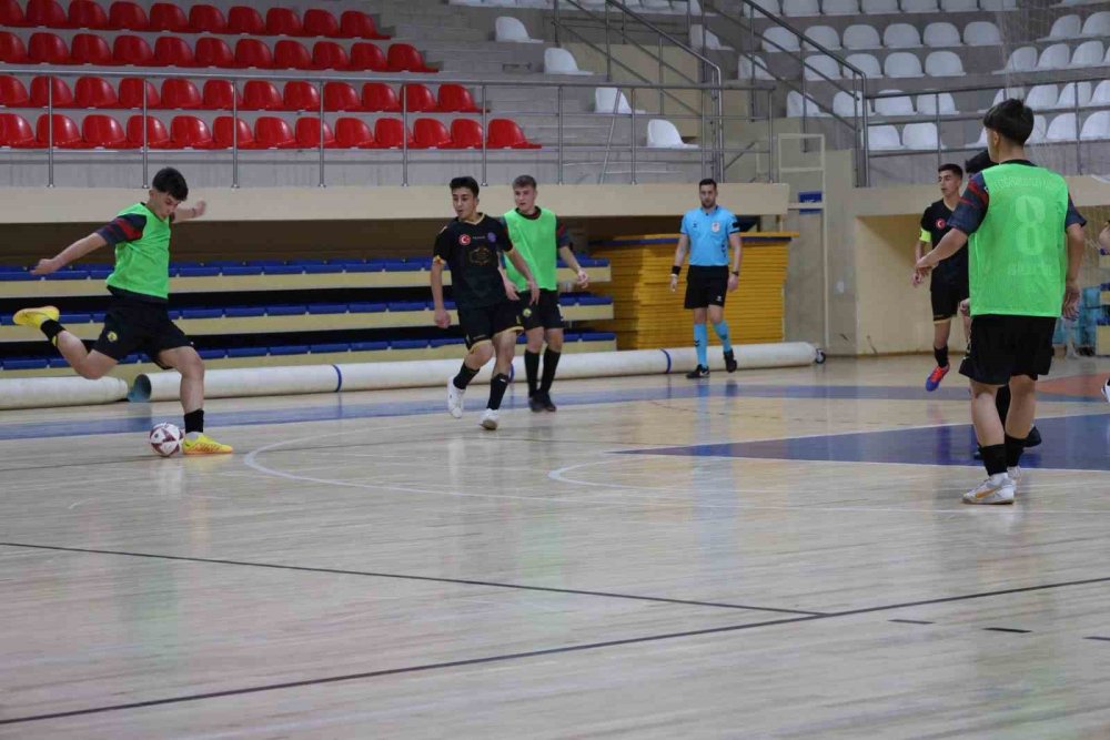 Bilecik’te Genç Erkekler Futsal Müsabakaları Büyük Heyecana Sahne Oluyor