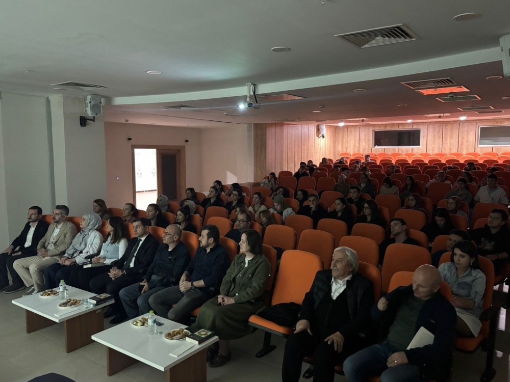 Bilecik’te ‘Hatasız Hekimlik Mümkün Mü’ Semineri Düzenlendi