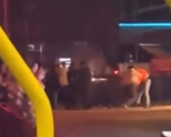 İki Grup Tekme Tokat Kavga Etti, O Anlar Kameraya Yansıdı