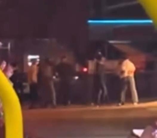 İki Grup Tekme Tokat Kavga Etti, O Anlar Kameraya Yansıdı