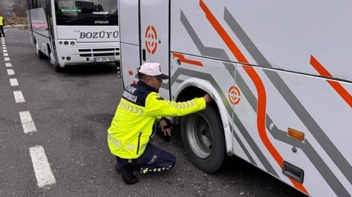 Jandarmadan Ticari Araçlara Kış Lastiği Denetimi