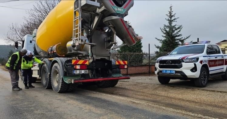 Jandarmadan Ticari Araçlara Kış Lastiği Denetimi