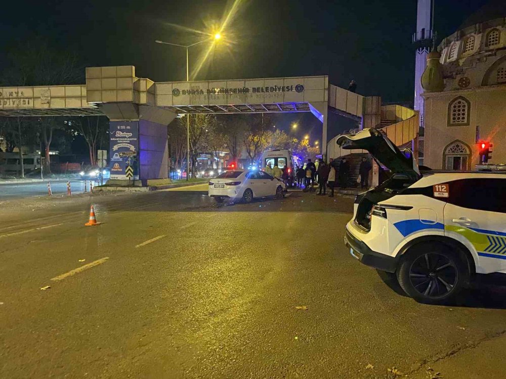 Kavşakta Feci Kaza: 1 Ağır Yaralı