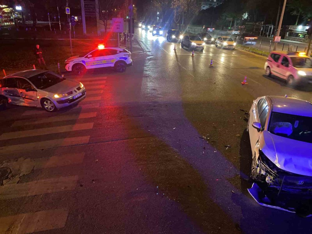 Kavşakta Feci Kaza: 1 Ağır Yaralı