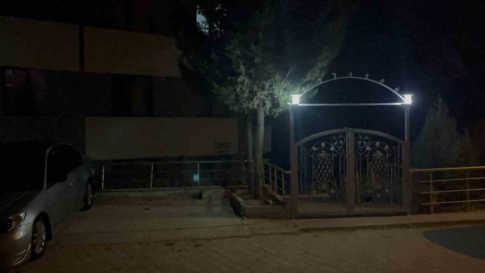 Düşen Kadının Öldüğünden Korkan Yakınları Ekipleri Harekete Geçirdi