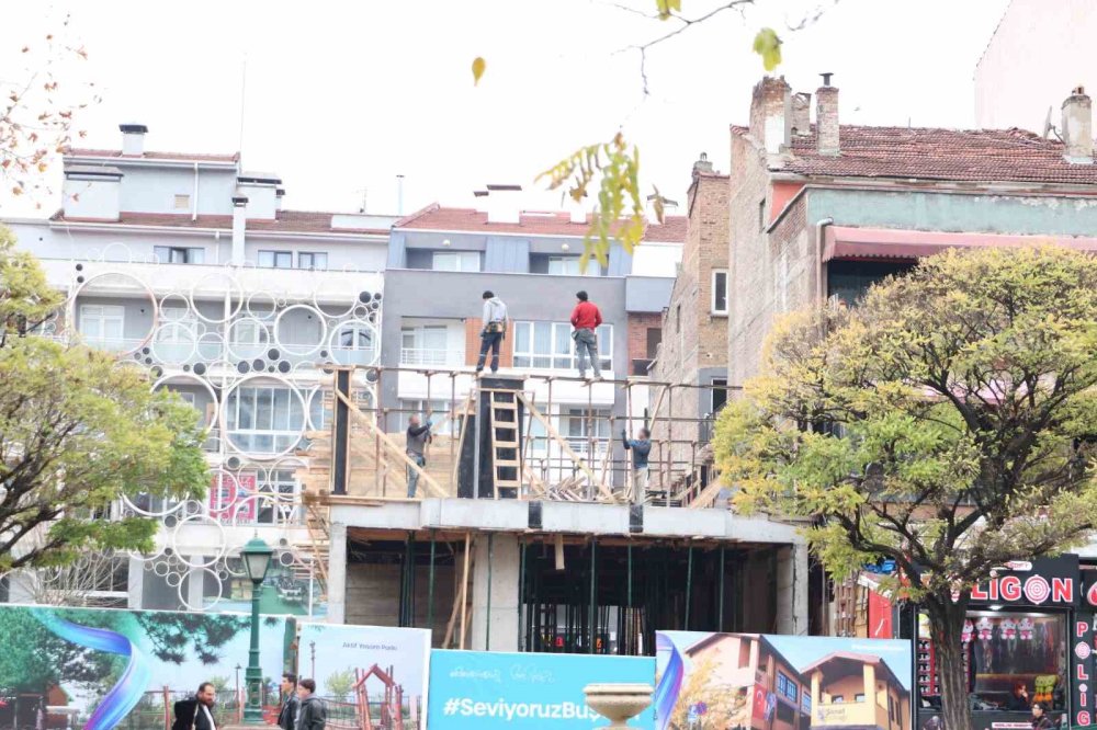 İş Güvenliği Yok Sayıldı: İki İnşaatta Riskli Çalışma