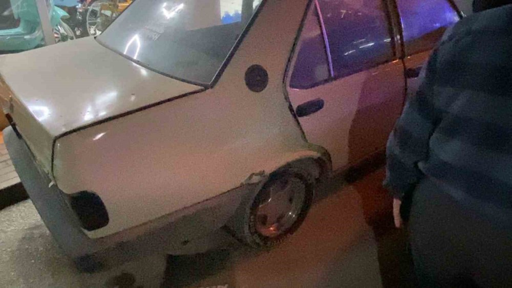 Kamyonet İle 3 Araca Çarptı, 2.49 Promil Alkollü Olduğu Tespit Edildi