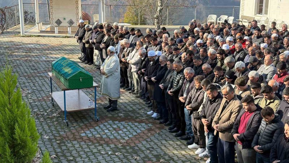 Otomobilin Çarpması Neticesinde Hayatını Kaybeden Şahıs Defnedildi