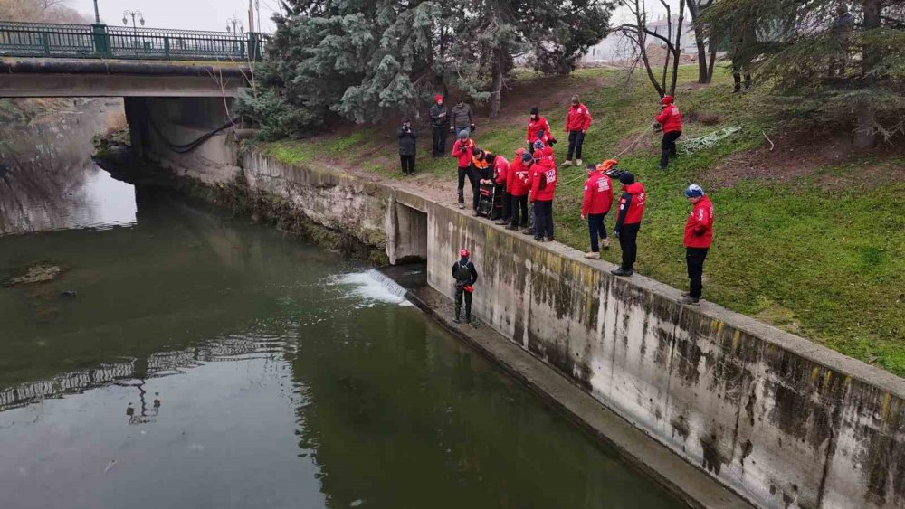6 Gündür Kayıp Olan Öğretmeni Bulmak İçin Çalışmalar Devam Ediyor