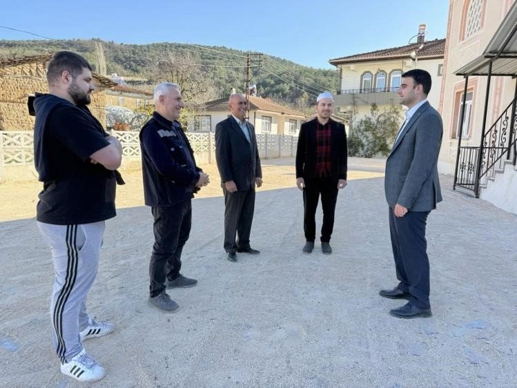 Köy Camii Bahçesinde Parke Taşı Ve Çevre Düzenlemesi Tamamlandı