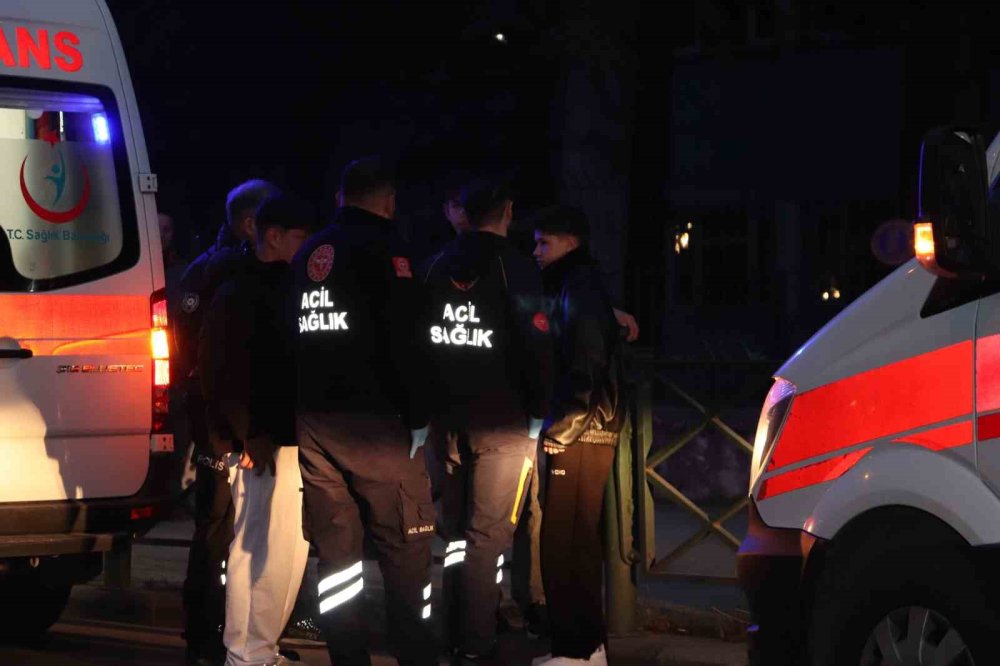 Liselilerin Kavgası Kanlı Bitti! 1Kişi Yaralandı