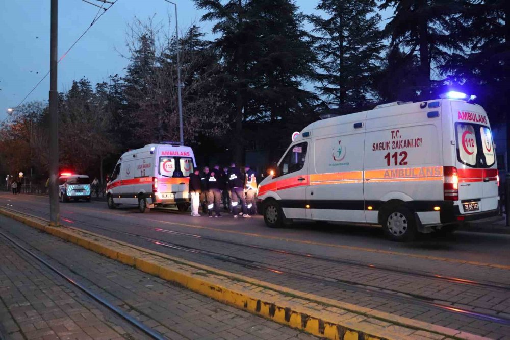 Liselilerin Kavgası Kanlı Bitti! 1Kişi Yaralandı