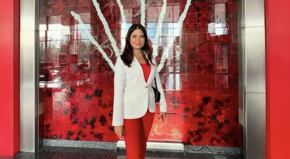 Meclis Üyesini Sıkıştırıp, Aracı Yumrukladı