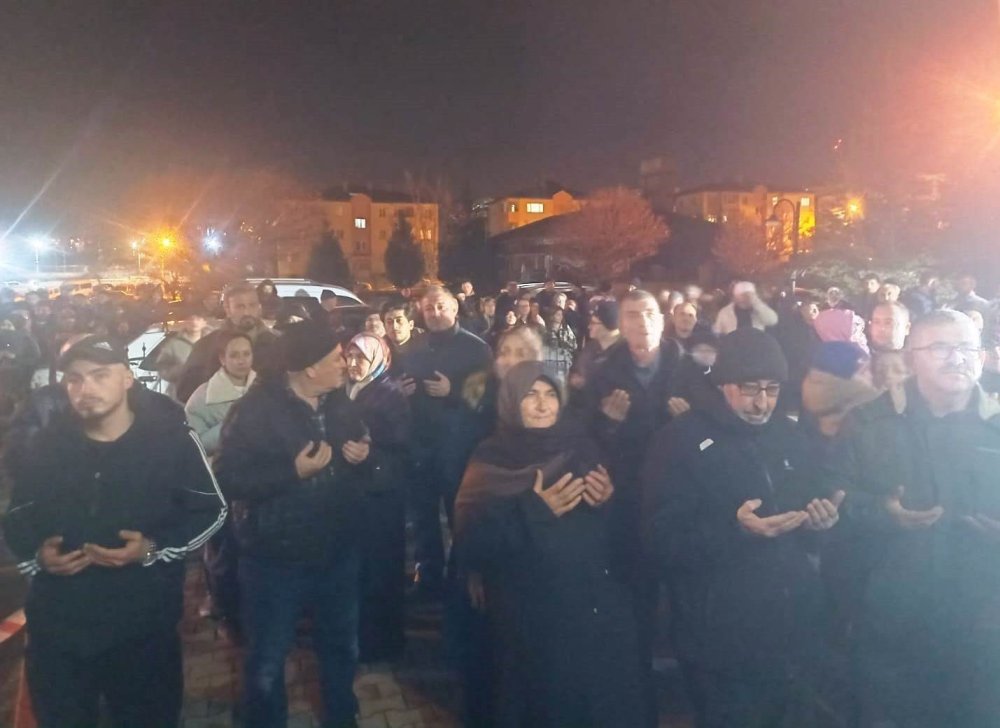 33 Kişilik Umre Kafilesi Dualarla Uğurlandı