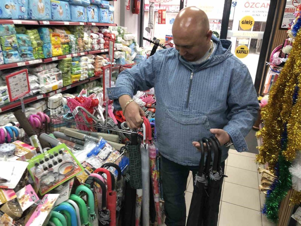 Vatandaşlar Yağmur Hazırlıklarına Başladı