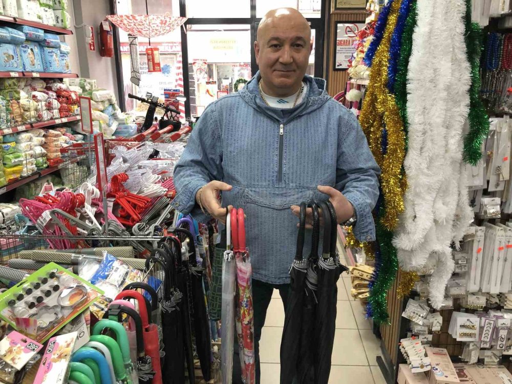 Vatandaşlar Yağmur Hazırlıklarına Başladı