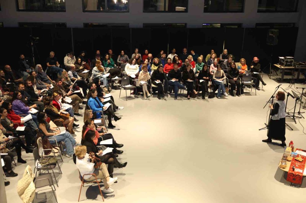 Yeni Yılın Kokusu, Lezzeti Ve Müziği Konuşuldu