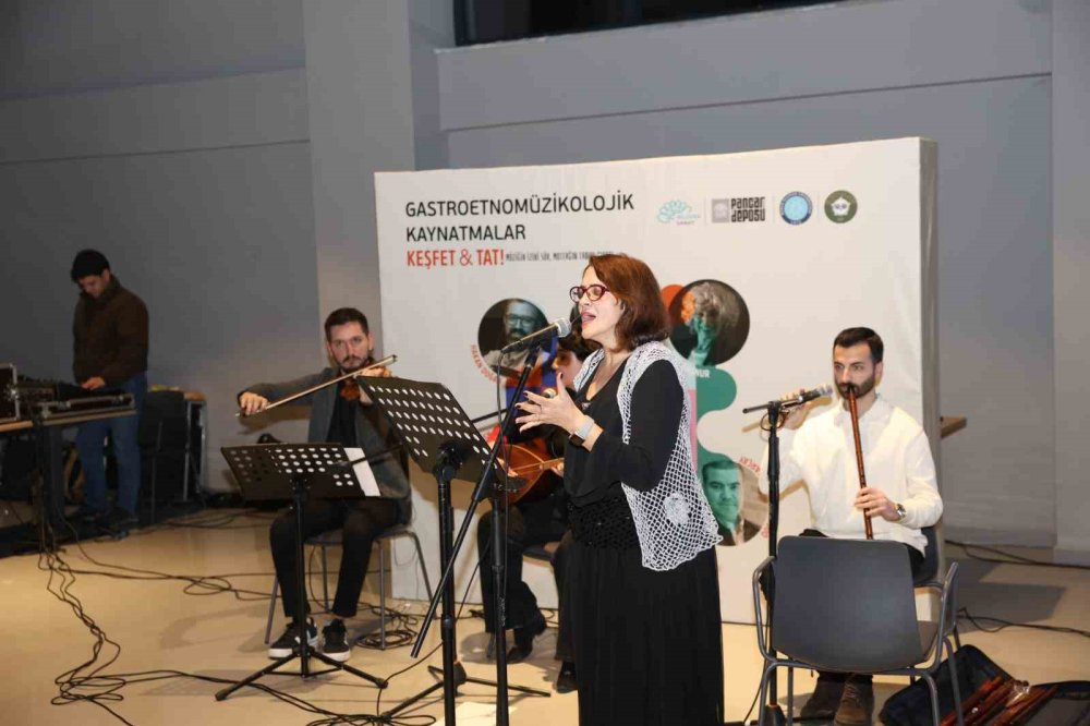 Yeni Yılın Kokusu, Lezzeti Ve Müziği Konuşuldu