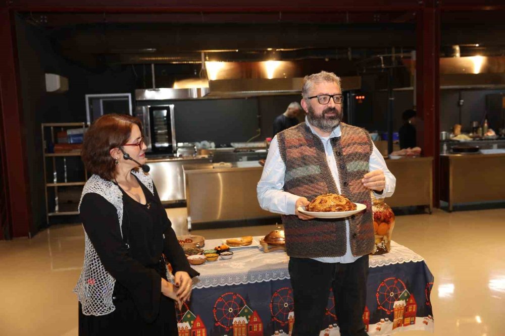 Yeni Yılın Kokusu, Lezzeti Ve Müziği Konuşuldu