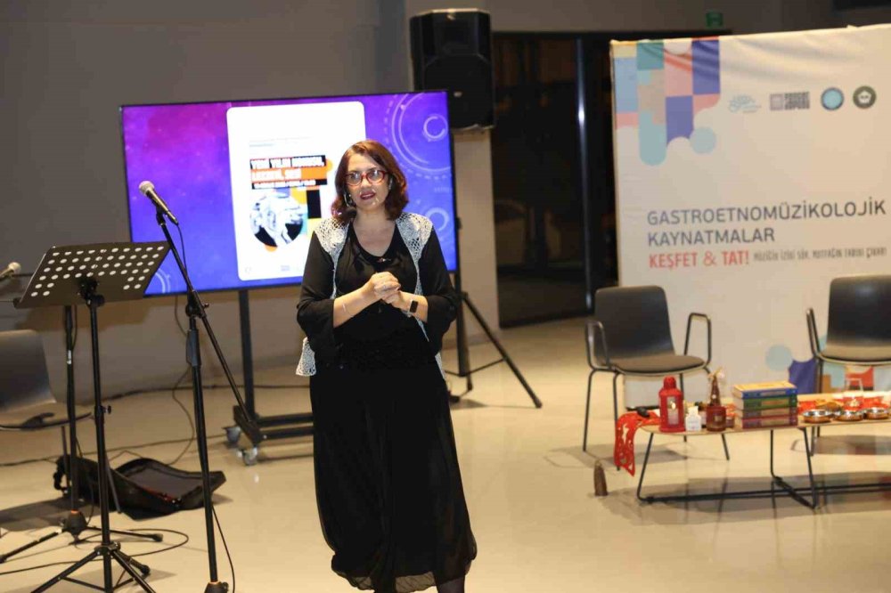 Yeni Yılın Kokusu, Lezzeti Ve Müziği Konuşuldu