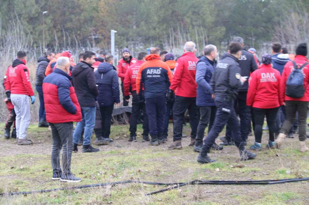 Arandığı Yerden 2 Kilometre Ötede Bulunan Öğretmenin Cenazesi Otopsi İçin Morga Kaldırıldı