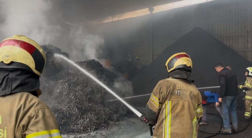Geri Dönüşüm Fabrikasında Yangın Paniği!