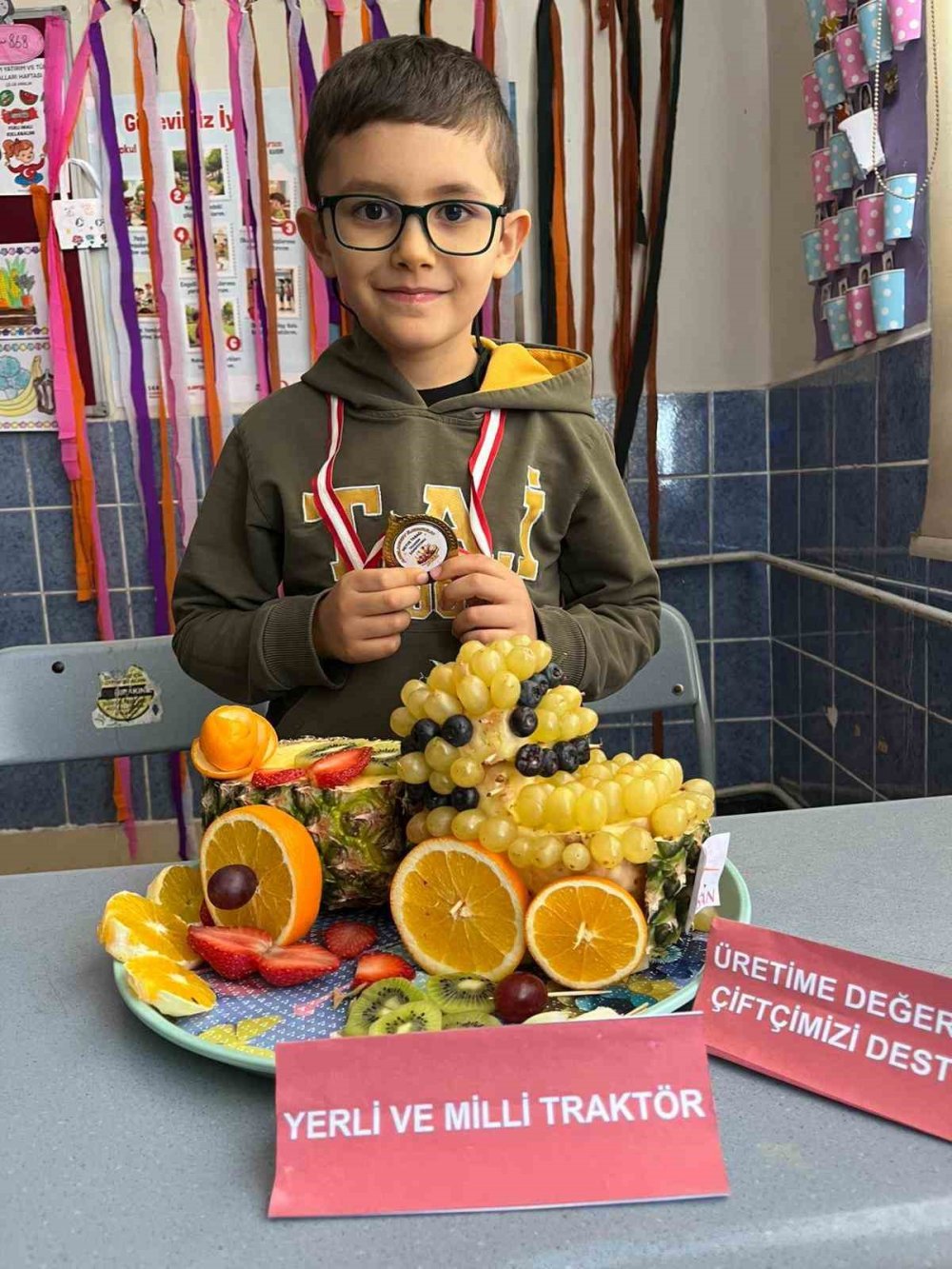 Minik Ellerden Sanat Eseri Meyve Tabakları