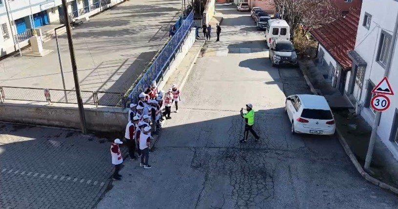 Okul Geçidi Görevlisi Eğitimi Verildi