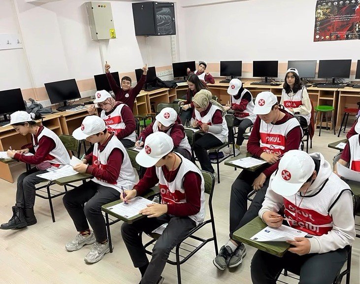 Okul Geçidi Görevlisi Eğitimi Verildi