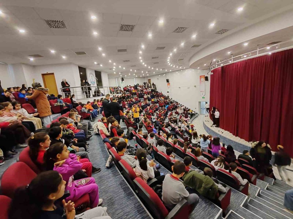 "Ormanın Şifresi" Adlı Çocuk Tiyatrosu Öğrencilerle Buluştu